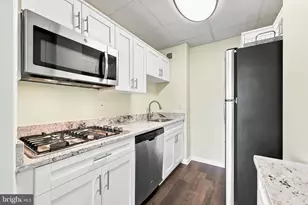 10401 Grosvenor Pl, Rockville, MD 20852 - Photo 3