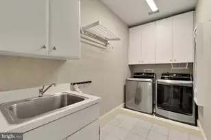 8819 Chalon Dr, Bethesda, MD 20817 - Photo 45