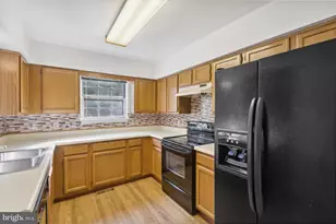 18221 Fox Chase Cir, Olney, MD 20832 - Photo 7