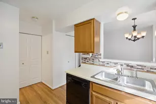 18221 Fox Chase Cir, Olney, MD 20832 - Photo 5