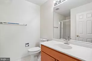 8912 Barrowgate Ct, Potomac, MD 20854 - Photo 15