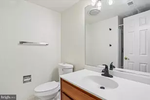 8912 Barrowgate Ct, Potomac, MD 20854 - Photo 19