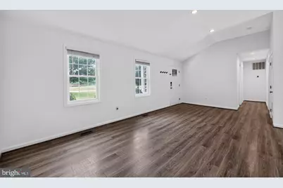 19510 Fisher Avenue, Poolesville, MD 20837 - Photo 7