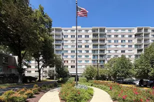 4977 Battery Ln, Bethesda, MD 20814 - Photo 3