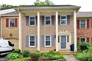 10121 Crestberry Pl, Bethesda, MD 20817 - Photo 1