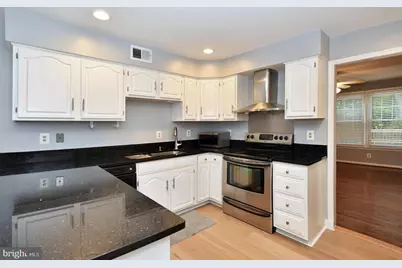 10121 Crestberry Place, Bethesda, MD 20817 - Photo 13
