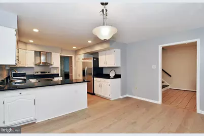 10121 Crestberry Place, Bethesda, MD 20817 - Photo 11