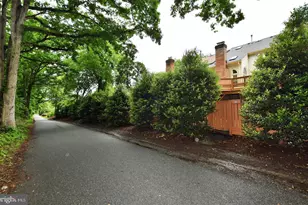 10121 Crestberry Pl, Bethesda, MD 20817 - Photo 41
