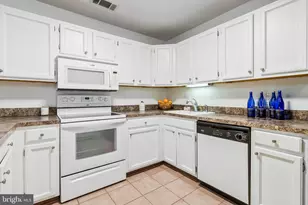 5700 Brewer House Cir, Rockville, MD 20852 - Photo 11