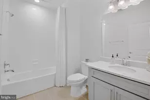 210 Decoverly Dr, Gaithersburg, MD 20878 - Photo 23
