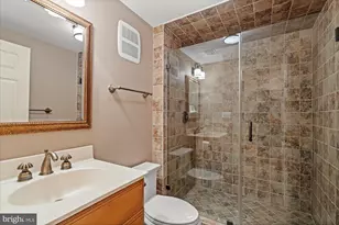 6704 Honesty Dr, Bethesda, MD 20817 - Photo 51
