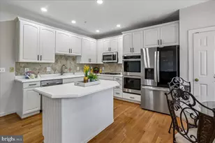 10407 Dalebrooke Ln, Potomac, MD 20854 - Photo 15
