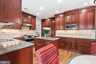 8015 Quarry Ridge Way, Bethesda, MD 20817 - Photo 17