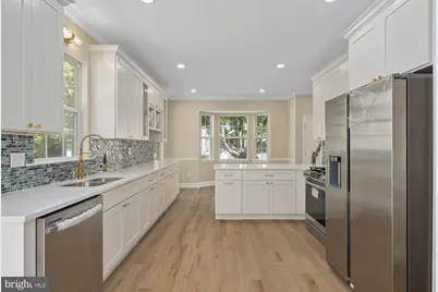 20318 Swallow Point Road, Montgomery Village, MD 20886 - Photo 13
