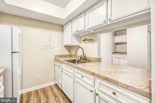 18328 Streamside Dr, Gaithersburg, MD 20879 - Photo 19