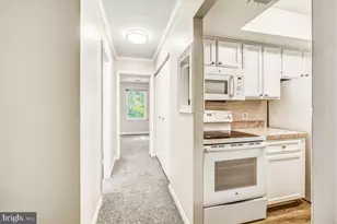 18328 Streamside Dr, Gaithersburg, MD 20879 - Photo 17