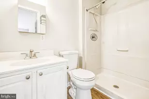 18328 Streamside Dr, Gaithersburg, MD 20879 - Photo 37