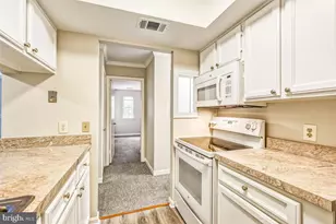 18328 Streamside Dr, Gaithersburg, MD 20879 - Photo 21