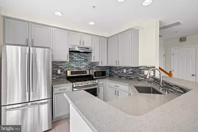 220 Fallsgrove Boulevard #3, Rockville, MD 20850 - Photo 11