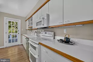 9906 Holmhurst Rd, Bethesda, MD 20817 - Photo 9