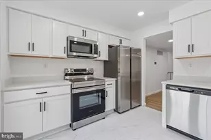 10057 Maple Leaf Dr, Montgomery Village, MD 20886 - Photo 9