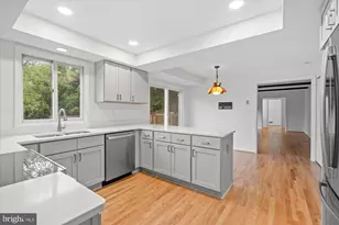 9601 Persimmon Tree Rd, Potomac, MD 20854 - Photo 13