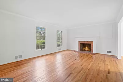 9601 Persimmon Tree Road, Potomac, MD 20854 - Photo 5