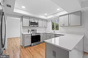 9601 Persimmon Tree Rd, Potomac, MD 20854 - Photo 15