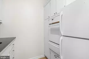 10401 Grosvenor Pl, Rockville, MD 20852 - Photo 9