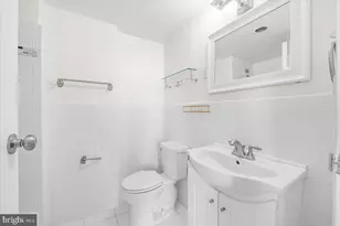 10401 Grosvenor Pl, Rockville, MD 20852 - Photo 11