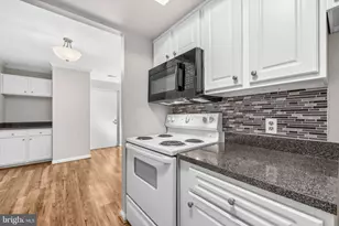 18302 Streamside Dr, Gaithersburg, MD 20879 - Photo 9
