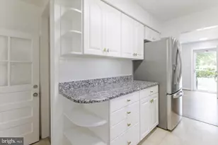 1100 Gilbert Rd, Rockville, MD 20851 - Photo 9
