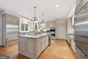 9801 Bentcross Dr, Potomac, MD 20854 - Photo 15