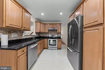12521 Hawks Nest Lane, Germantown, MD 20876 - Photo 9