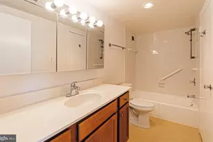 5225 Pooks Hill Rd, Bethesda, MD 20814 - Photo 9