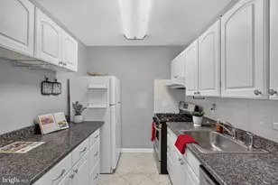 5202 Crossfield Ct, Rockville, MD 20852 - Photo 3