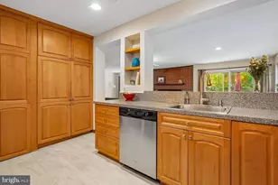9804 Clover Ln, Rockville, MD 20854 - Photo 25