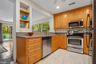 9804 Clover Ln, Rockville, MD 20854 - Photo 23