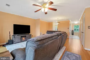 4045 Chesterwood Dr, Silver Spring, MD 20906 - Photo 7