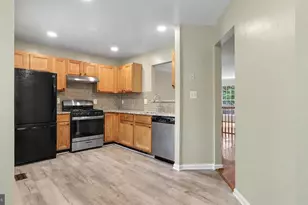 20541 Golf Course Dr, Germantown, MD 20874 - Photo 9