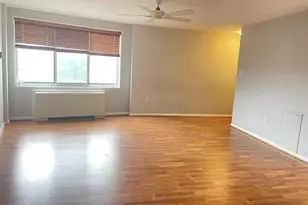 10201 Grosvenor Pl, Rockville, MD 20852 - Photo 5