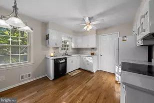 28720 Greenberry Dr, Gaithersburg, MD 20882 - Photo 9