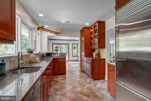 9233 Farnsworth Dr, Potomac, MD 20854 - Photo 9