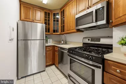 4242 E West Highway #506, Chevy Chase, MD 20815 - Photo 11