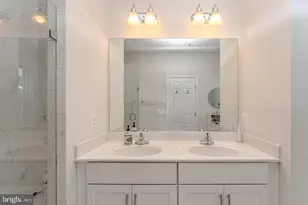 14301 Summit View Ln, Rockville, MD 20850 - Photo 31
