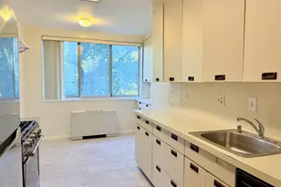 10401 Grosvenor Pl, Rockville, MD 20852 - Photo 3