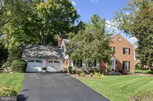 9813 Brookford Rd, Potomac, MD 20854 - Photo 3