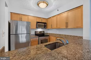 10101 Grosvenor Pl, Rockville, MD 20852 - Photo 11