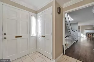 10917 Wickshire Way W, Rockville, MD 20852 - Photo 3