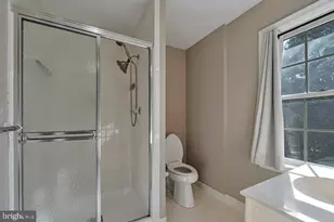 10917 Wickshire Way W, Rockville, MD 20852 - Photo 25